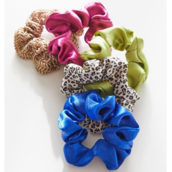 UO 5pk of scrunchies - Picture 3 of 6